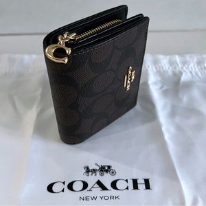 COACH Signature Snap Wallet